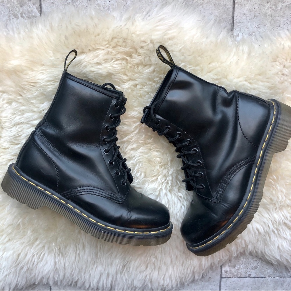 DR MARTENS LACE UP BOOTS